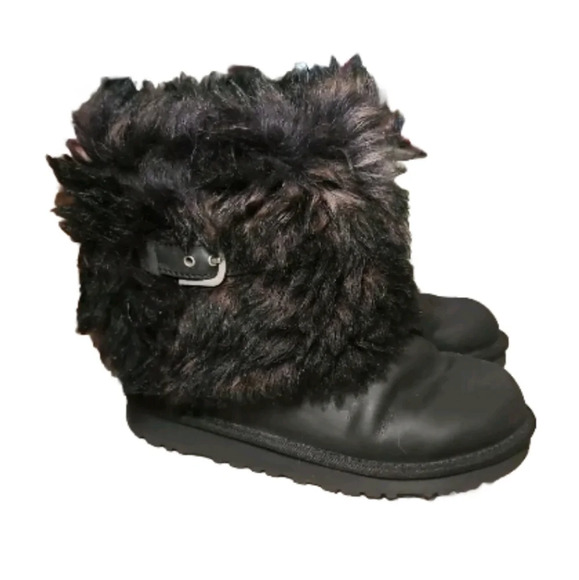 UGG Australia Big Girls Black Leather Ellee Fur Trim Boot 3 - Picture 1 of 13